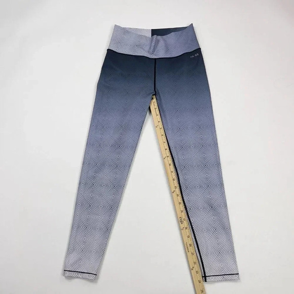 AR-33 Alpha High Waisted Ombre Leggings - Picture 6 of 10